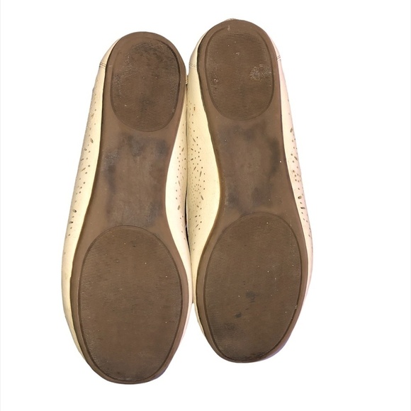 CLIFFS BY WHITE MOUNTAIN Karen Shoes Women's Size US8 Off White Flats Perforate - Picture 4 of 10